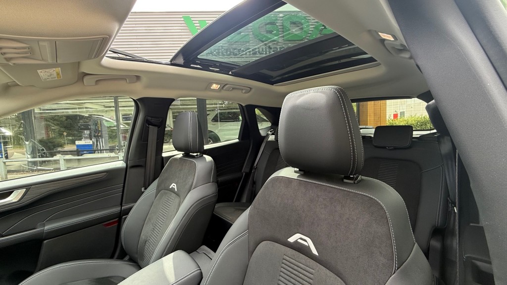 large_176219599598511